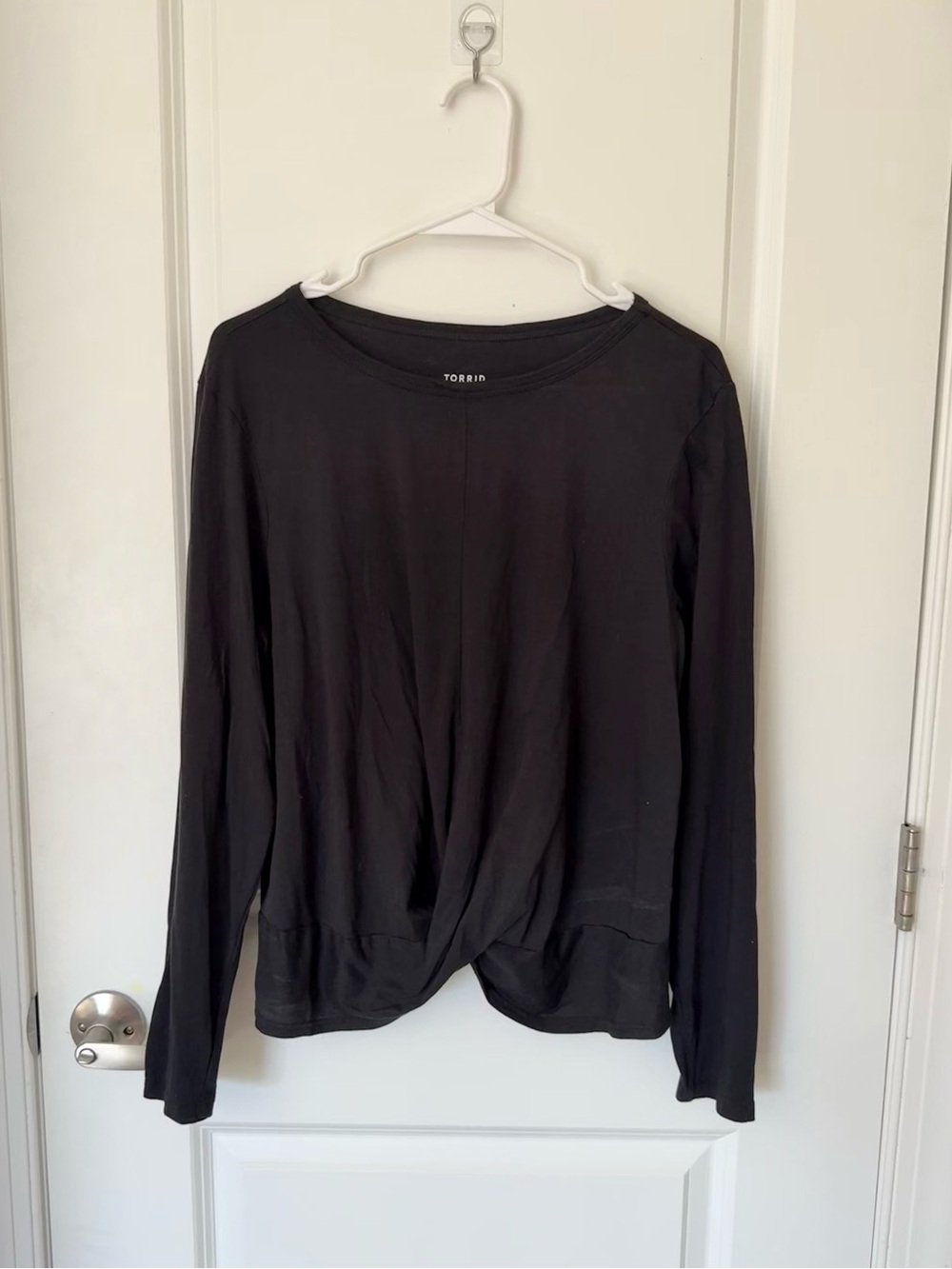 torrid Active Black Twist-Hem Long Sleeve Tee